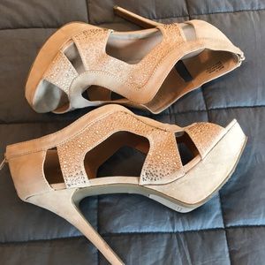 Size 11 Zigi Soho heels. 4”.